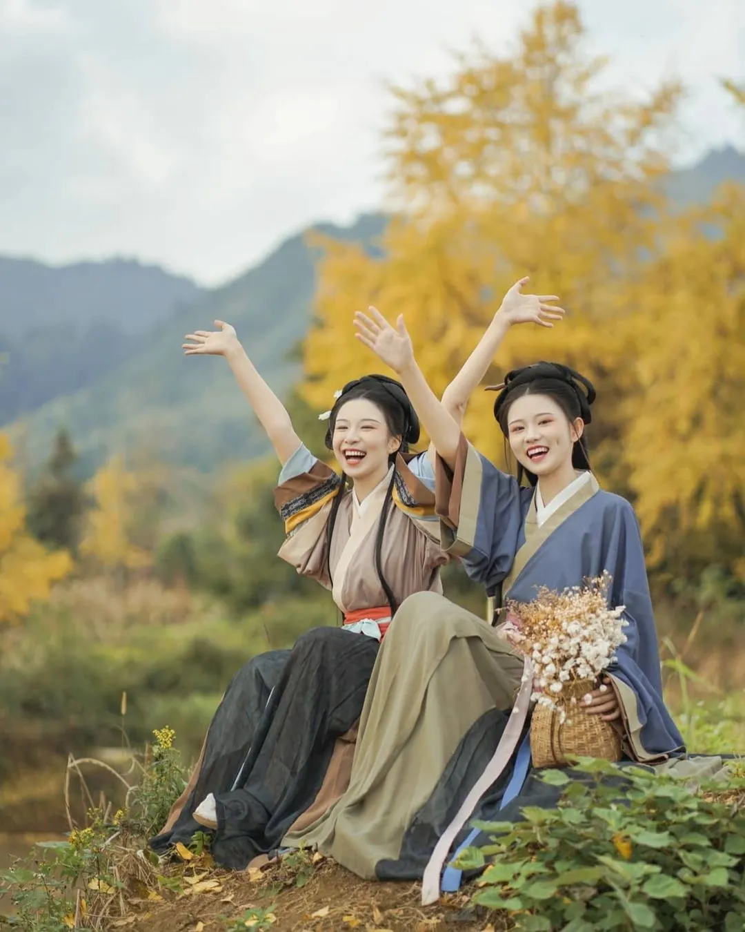 Hanfu of Jin Dynasty

★Source: Xiaohongshu App
  Maomaowen
★If there is any infringement, contact to
  delete it immediately 
★Thanks for your support

#hanfu #China #Chinesestyle #culture #hanfu_challenge #hanfu_isnot_hanbok #汉服 #中華风 #古典藝術 #中國文化 #漢服 #漢服チャレンジ #ChineseGirls #中国文化 #中国汉服 #fashion#clothing#makeup#travel  #traditionalChineseclothes#traditionalChineseculture#hanfugirl #汉服小姐姐 #faceplay #Chinesehistory 中国历史#traditionalculture 传统文化#traditionalclothing 传统服饰#chineseclothing中国衣服 #TikTok #TikTokChina