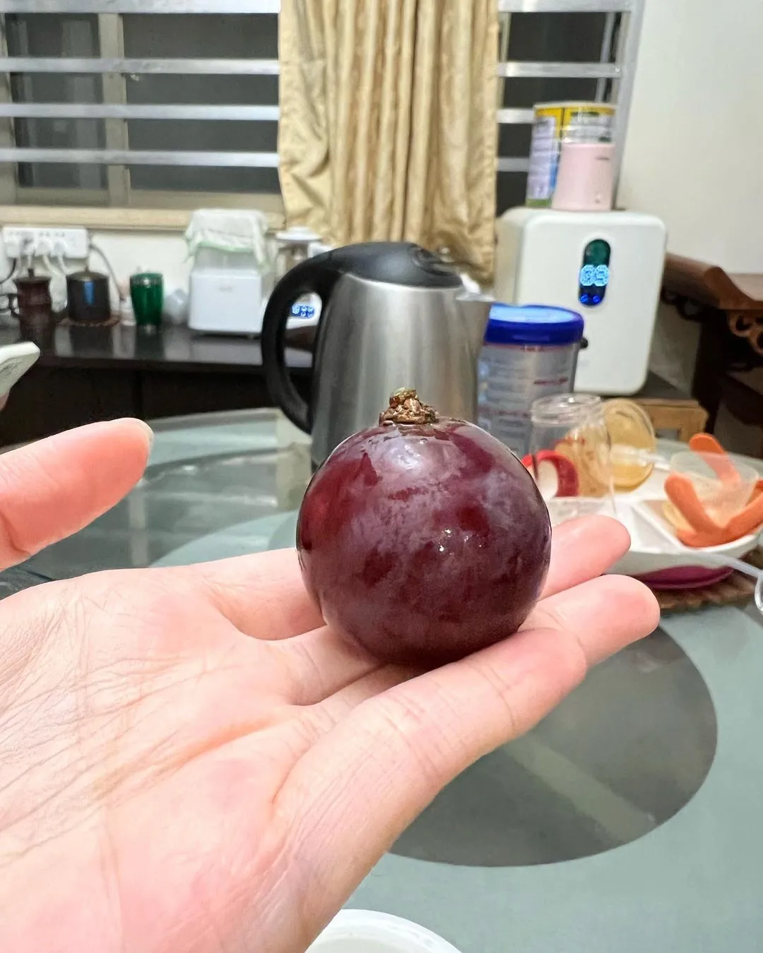 这巨峰葡萄🍇怕是成精了🤔