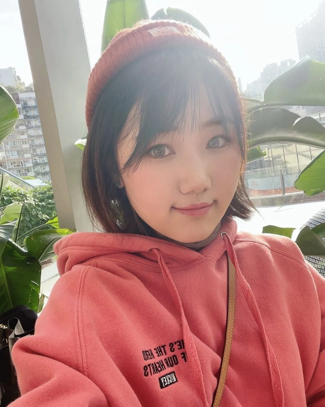 想念一下阳光灿烂的天气
#me #themoment #bywindow #sunnyday #bestoftheday #girl #instadaily #cafe #chongqing