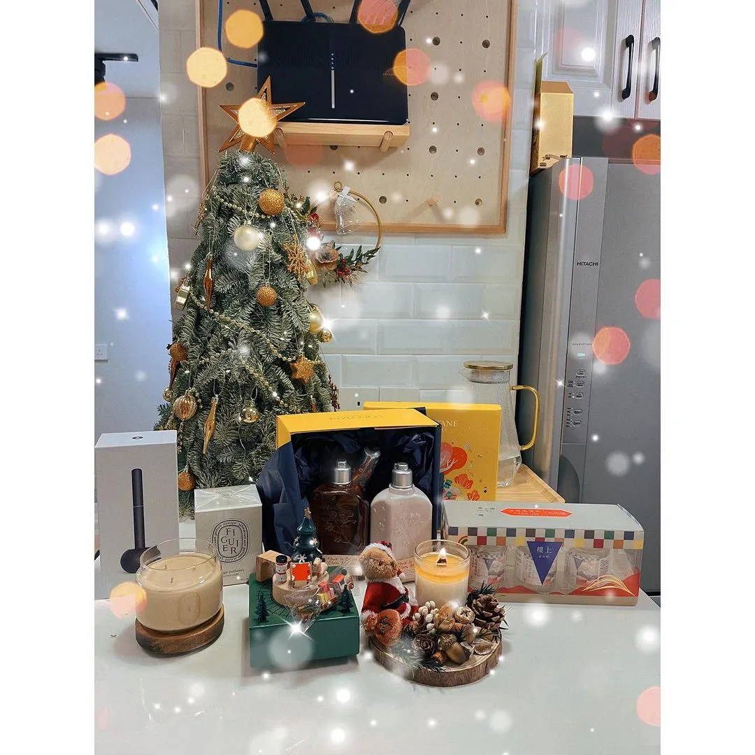 哥斯達黎加粉絲聖誕趴🎄🎄🎄
有妳們有我❤️💚
我們一起瘋💚❤️
一起笑❤️💚
一起聊著千古不變的話題💚❤️
愛你們❤️💚

題外話：今年大家都抽到挺滿意的禮物🎁
但有人能教我高科技掏耳朵怎麼用嗎？

#黑蜘蛛愛吃牛油果
#姣西在櫻花樹下裝純情
#老闆大大請吃火龍果
#不懂科技的魔女