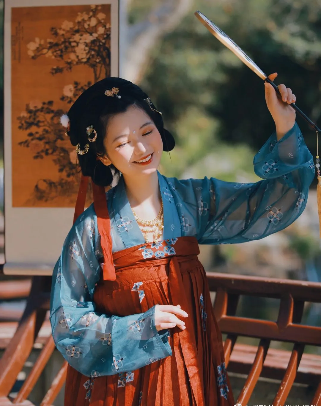 Traditional female clothes •Ruqun • Tang Dynasty
————
『唐製•齊胸儒』
Artist: 嗜酸的中性粒细胞
Photography: BIG大安妮
Clothes: 商邑武备再兴
————
#hanfu #hanfugirl #汉服 #漢服 #中国 #elegant #chinesegirl #chinesewedding #ChineseCulture #chinesestyle #traditional #culture #model #dress #trending #girl #makeup #beauty #art #photography #photoshoot #photo #tiktok #chinese #asia #asian #China #cdrama #hair #beautiful