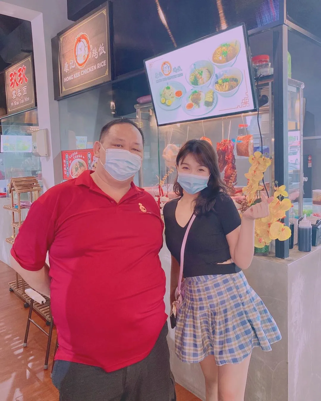 [27.11.2021]
新山彩虹花园发现一家很好吃的怡宝河粉😋😋
昨天吃了他们的怡宝咖喱河粉 浓浓的咖喱香让我回味无穷🤤 
这里🈶️鸡饭 和 怡宝河粉 和 很可爱的大肥😙
环境也很舒适 推荐大家可以来试一试👍🏻
看到就迫不及待吃了 所以忘了拍食物🥲
.

#Jojo沈韵柔
#Actress #演员
#主持人 #emcee 
#直播女神 #livebroadcaster 
#emceejb
#emceemalaysia
#JojoSim
#JbEmcee
#emceeofmalaysia  #live #broadcast
#foodie #photoshoot #life #ootd #fashion #style