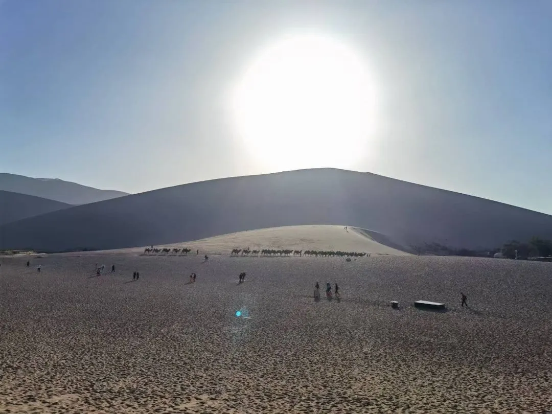 2021. #敦煌 #月牙泉 #鸣沙山 #沙漠 #desert #oasis #moonspring #sandmountain
 大漠孤烟直 🏜️ 长河落日圆 🌇
#crescentspring #desertoasis
#dunhuang #gansu #甘肃 #northwest #nature #travel #traveltheworld #travelblogger #traveling