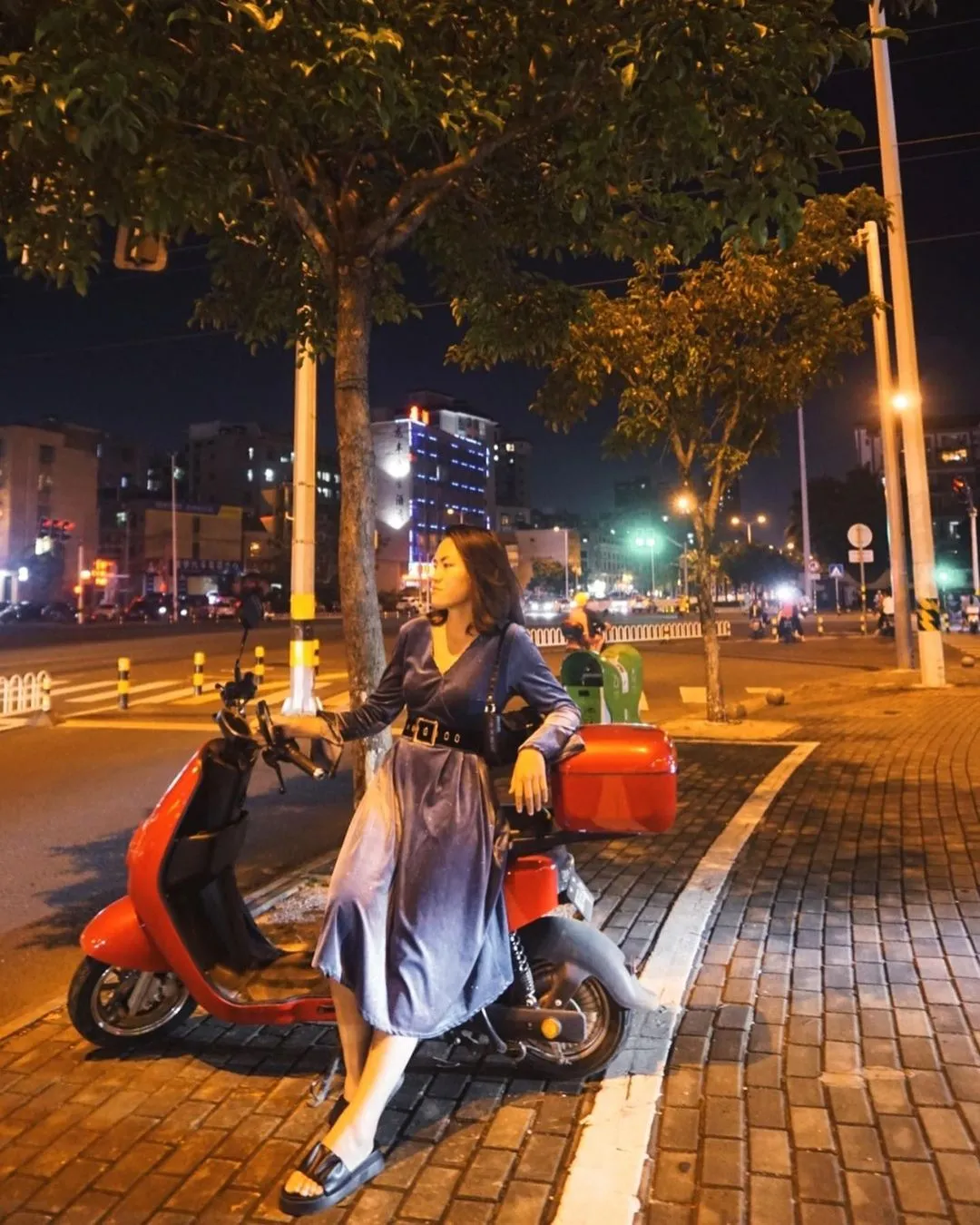 如果迷路了，也不要担心，有路标指示牌，有高德地图，跟着走，方向不会错🧭#myself#摄影 #人像摄影 #摄影师 #摄影作品 #摄影爱好者 #中国 #中国美女 #海南 #海口 #海南市 #海南島 #海#美女