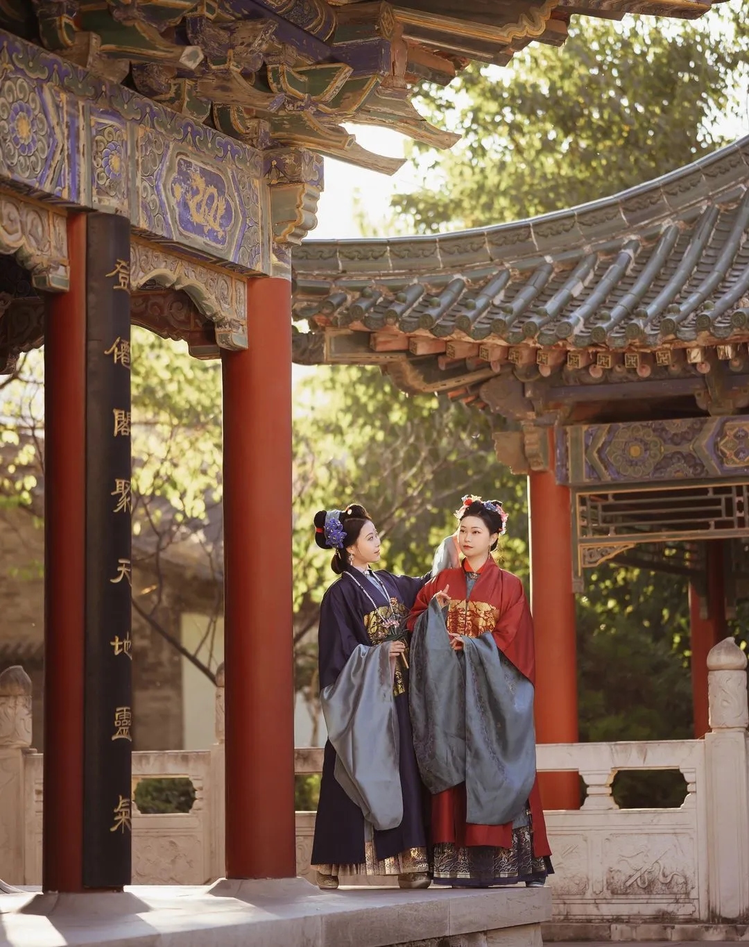 Traditional female clothes • Gown&MaMianQun • Ming Dynasty
————
『明製•立領長衫&半袖』
Artist: 妜一&弗言
Photography: 醉傾城
Clothes: 鸾羽仙缘阁
————
#hanfu #hanfugirl #汉服 #漢服 #中国 #elegant #chinesegirl #chinesewedding #ChineseCulture #chinesestyle #traditional #culture #model #dress #trending #girl #makeup #beauty #art #photography #photoshoot #photo #tiktok #chinese #asia #asian #China #cdrama #hair #beautiful