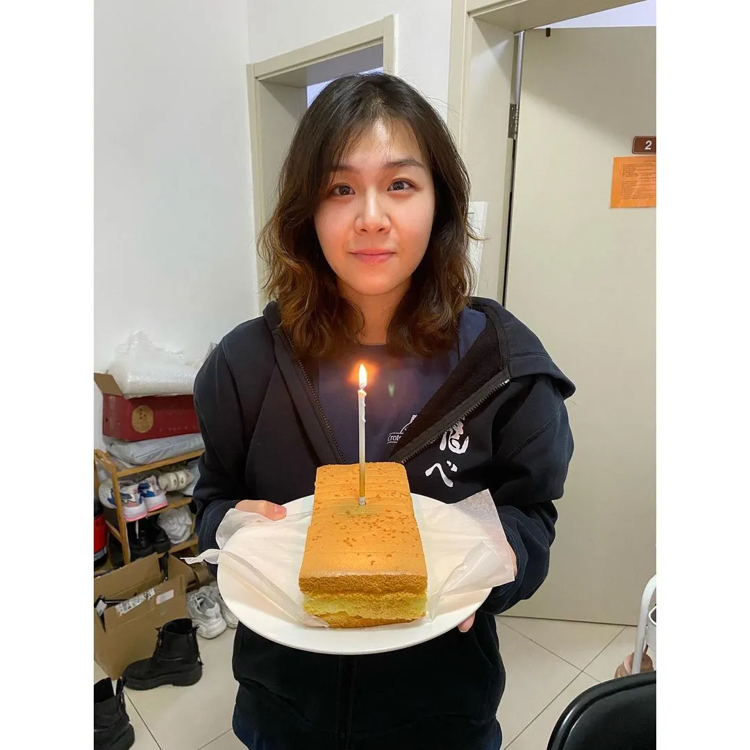 💛12.1
感谢一直被大家爱着
没什么远大的生日愿望
想的少，睡的早，喜欢笑
.
#誕生日 #24 #12月 #楽しい #友達 #birthday #birthdaygirl #december #thankyou #friends