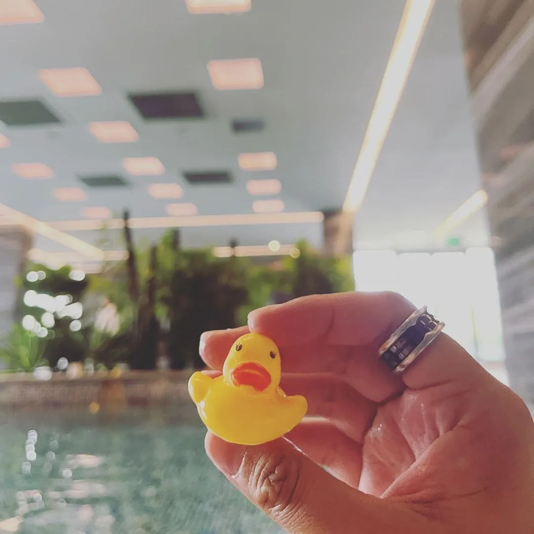 带着鸭子泡温泉