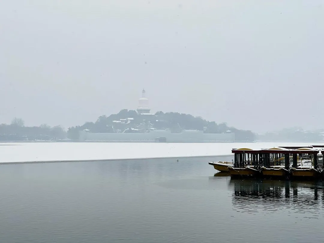 第一次来北海公园
赶上下雪❄️真是太美啦