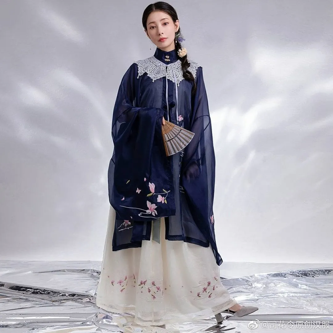 中国🇨🇳汉服
来源：司花令原创汉服
#China#Chinese_style #chinese#中国传统#傳統文化#中華風#漢服#漢服日常  #汉服#汉服挑战#汉服摄影 #ChineseCostume #漢服チャレンジ#Chinese_style #中国风#中国#ChineseCostume#chinesefashion #ChineseCulture #ChinaStory#Chinese_culture #hanfu_challenge #hanfu#lgbtq #summer #hydrangeafashion  #outfitoftheday  #hanfugirl #hanfuboy #douyin#tiktok #fashion