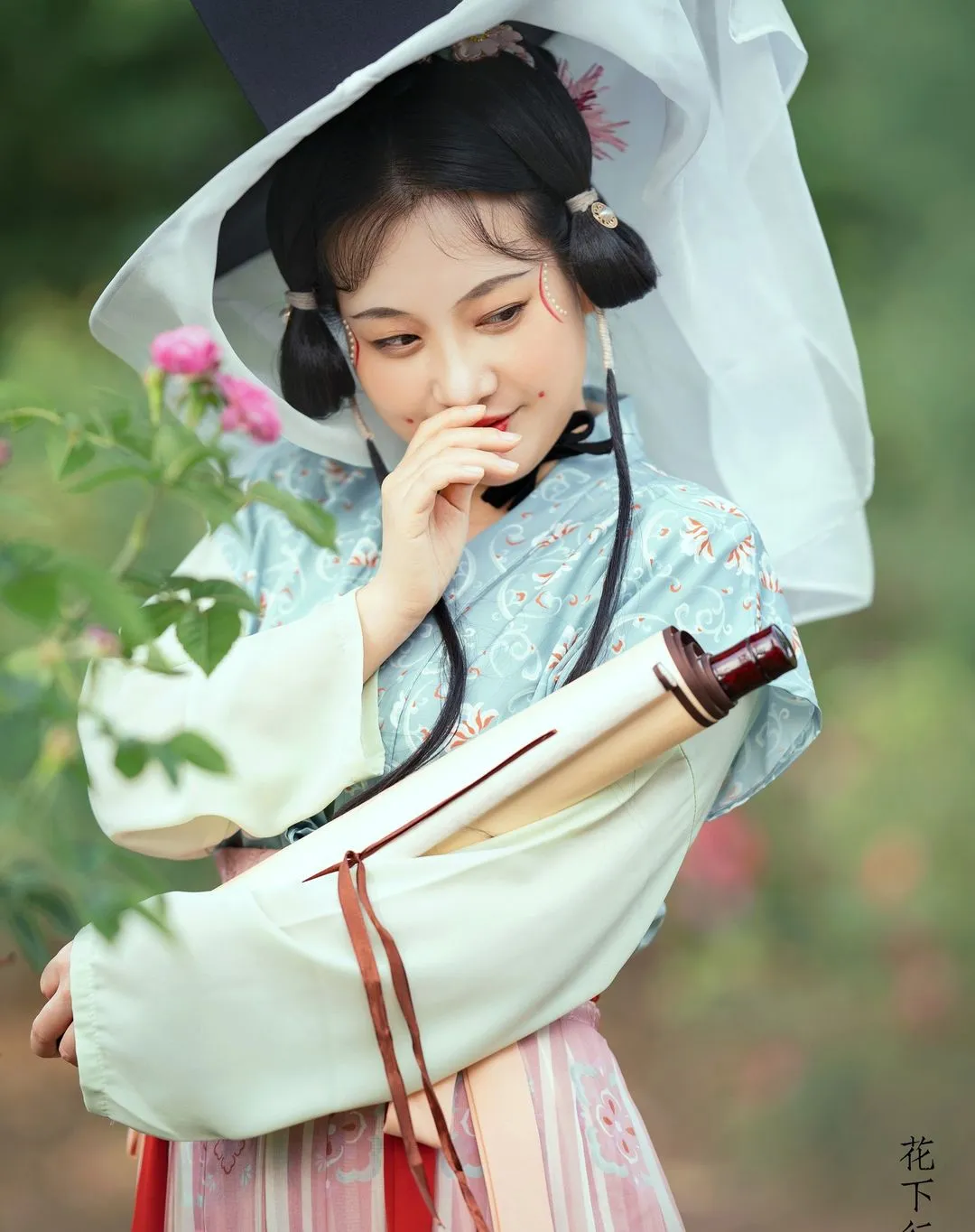 Traditional female makeup • Tang Dynasty style
————
『初唐•帷帽侍女』
Artist: 木喜的猫
Photography: 木喜的猫
Makeup: 一只李李
————
#hanfu #hanfugirl #汉服 #漢服 #中国 #elegant #chinesegirl #chinesewedding #ChineseCulture #chinesestyle #traditional #culture #model #dress #trending #girl #makeup #beauty #art #photography #photoshoot #photo #tiktok #chinese #asia #asian #China #cdrama #hair #beautiful