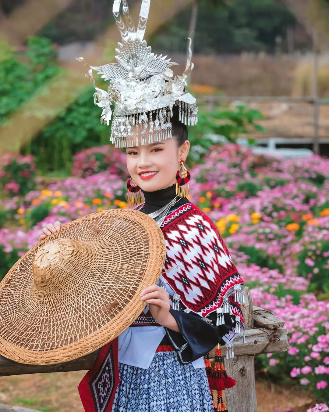 cr: 佳衣缘专业绣花衣服

#ahmao #abhmaob #adhmaob #大花苗 #苗族 #miaozu #miao #少数民族 #hmongclothes #民族服饰 #中国 #苗族姑娘