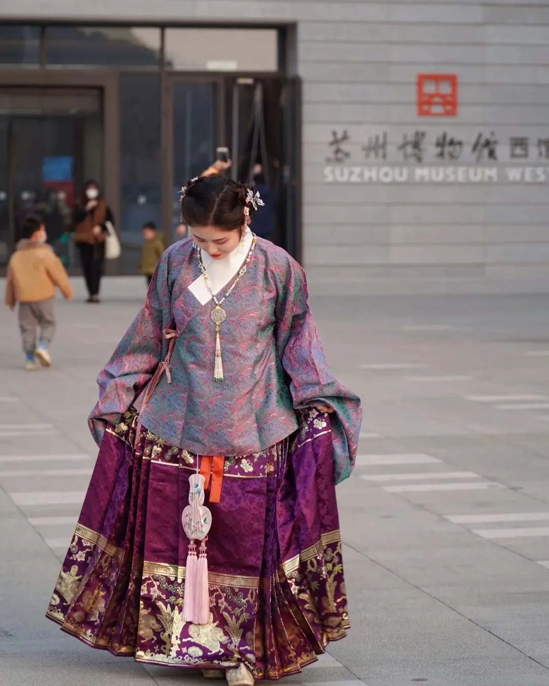 Hanfu of Ming Dynasty
来欣赏一波雍容华贵的明制汉服吧！

★Source: Xiaohongshu App
  207343853
★If there is any infringement, contact to
  delete it immediately 
★Thanks for your support

#hanfu #China #Chinesestyle #culture #hanfu_challenge #hanfu_isnot_hanbok #汉服 #中華风 #chinesenewyear #中國文化 #漢服 #漢服チャレンジ #ChineseGirls #中国文化 #中国汉服 #fashion#clothing#makeup#travel  #traditionalChineseclothes#traditionalChineseculture#hanfugirl #汉服小姐姐 #faceplay #Chinesehistory 中国历史#traditionalculture 传统文化#traditionalclothing 传统服饰#chineseclothing中国衣服 #TikTok #TikTokChina