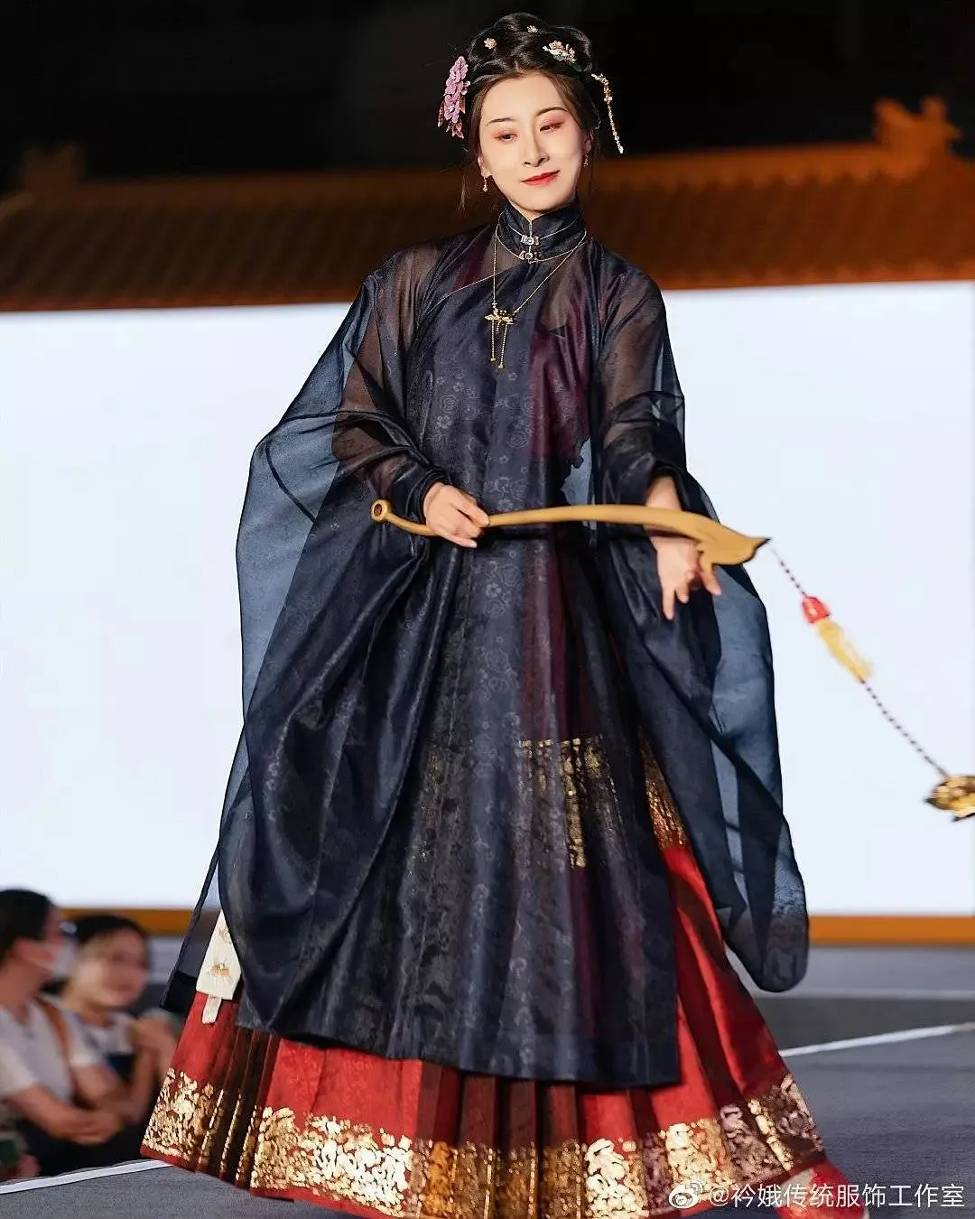 中国🇨🇳明朝汉服
来源：衿娥傳統服飾工作室
#China#Chinese_style #chinese#中国传统#傳統文化#中華風#漢服#漢服日常  #汉服#汉服挑战#汉服摄影 #ChineseCostume #漢服チャレンジ#Chinese_style #中国风#中国#ChineseCostume#chinesefashion #ChineseCulture #ChinaStory#Chinese_culture #hanfu_challenge #hanfu#lgbtq #summer #hydrangeafashion  #outfitoftheday  #hanfugirl #hanfuboy #douyin#tiktok #fashion