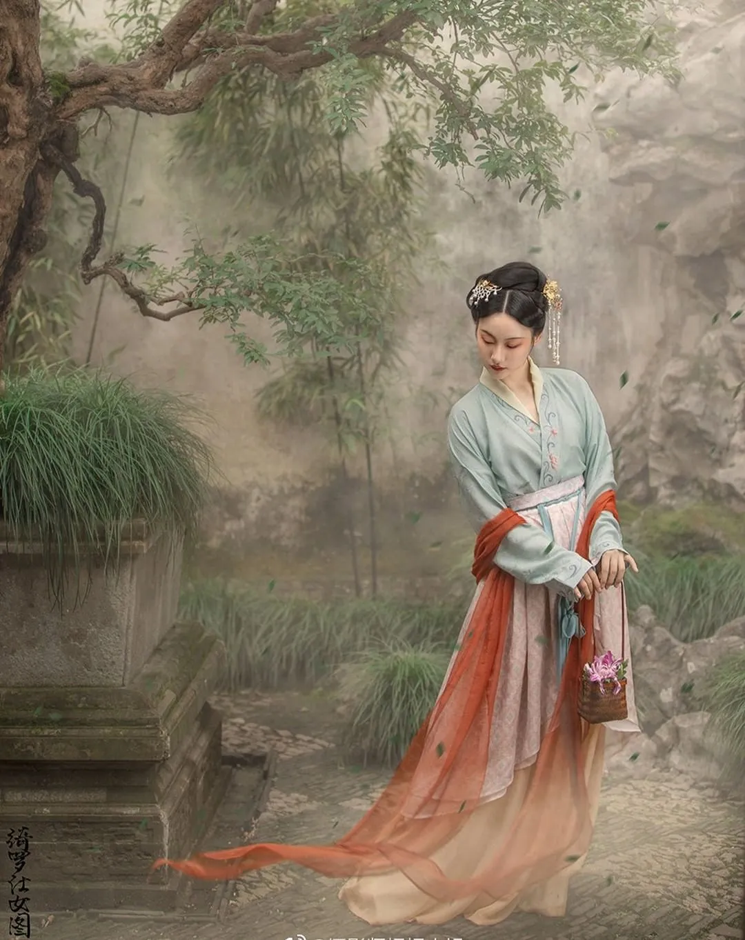Traditional mural • Maid illustration • Song Dynasty
————
『宋風• 绮羅侍女圖』
Artist: 芝月
Photography: 蝈蝈小姐 
Makeup: 微涼長安
————
#hanfu #hanfugirl #汉服 #漢服 #中国 #elegant #chinesegirl #chinesewedding #ChineseCulture #chinesestyle #traditional #culture #model #dress #chinesedrama #girl #makeup #beauty #art #photography #photoshoot #photo #tiktok #chinese #asia #asian #China #cdrama #hair #beautiful