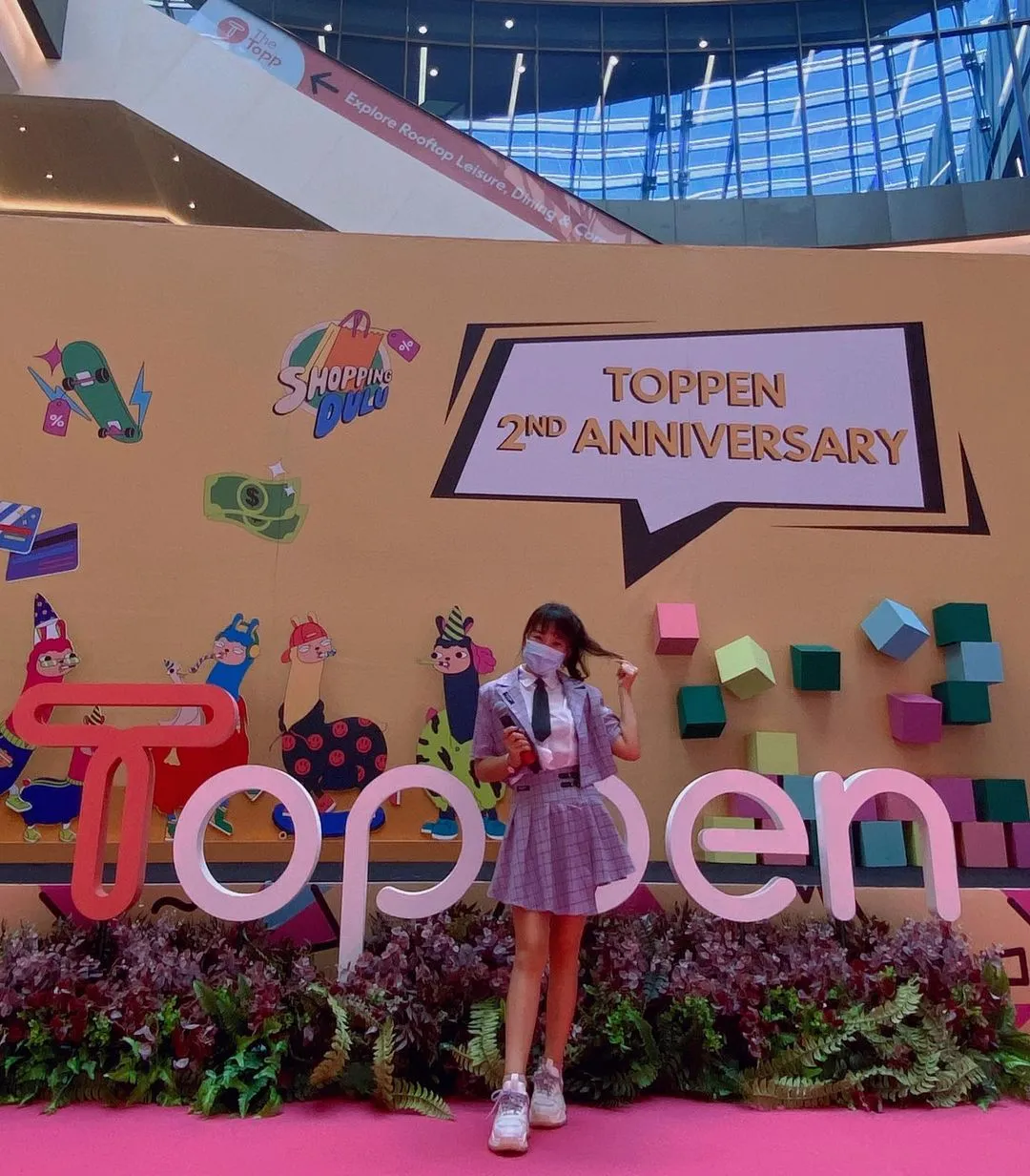 [14.11.2021]
久违的线下活动☺️ 拿起🎤嗨起来😉
欢庆Toppen Shopping Centre 两周年纪念；跟大家在这里一起度过两天美好的周末❤️
Had a lot of fun as well with the kids😍😍
Thank you for having me here @toppenmy and big thanks to @lkentertainmentmy 

#Jojo沈韵柔
#Actress #演员
#主持人 #emcee 
#直播女神 #livebroadcaster 
#emceejb
#emceemalaysia
#JojoSim
#JbEmcee
#emceeofmalaysia  #live #broadcast
#foodie #photoshoot #life #ootd #fashion #style
