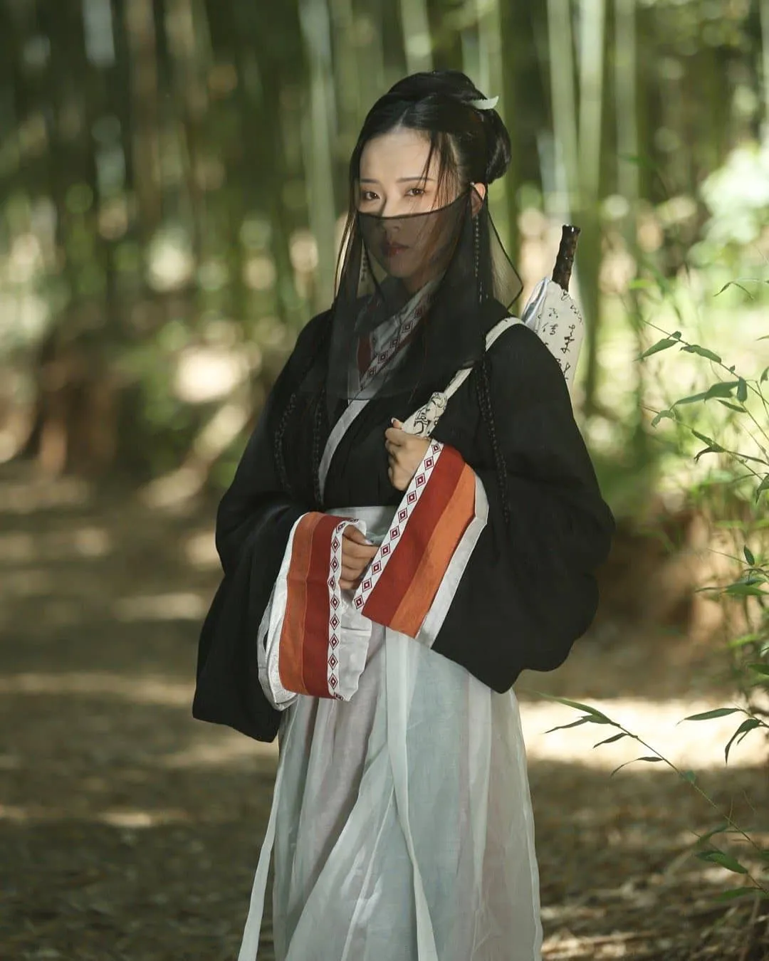 Chivalrous warrior
————
『女俠』
Artist: 长腿霸道总裁 
Photography: 百里星葵
————
#wuxia #martialarts #weapon #sword #blade #hanfu #chinesegirl #ChineseCulture #chinesestyle #fashion #traditional #culture #model #cool #girl #photography #photoshoot #photo #tiktok #chinese #asia #asian #China #cdrama #hair #hairstyles #汉服 #漢服 #中国 #刀