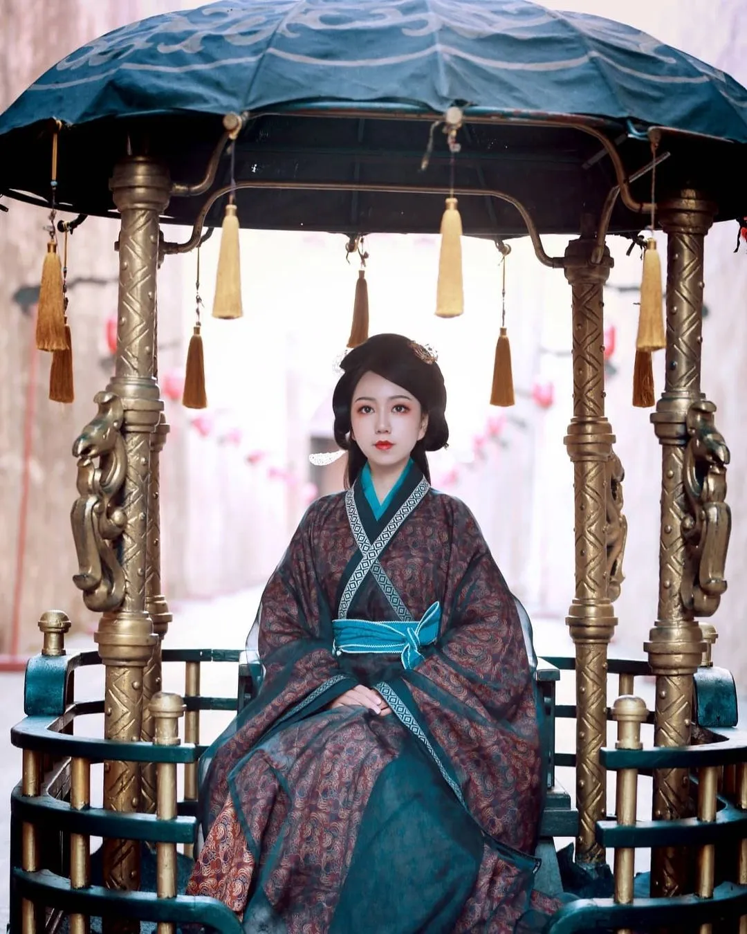 Hanfu in Han Dynasty.

★Source: Xiaohongshu App
  804946693
★If there is any infringement, contact to
  delete it immediately 
★Thanks for your support

#hanfu #China #Chinesestyle #culture #hanfu_challenge #hanfu_isnot_hanbok #汉服 #中華风 #古典藝術 #中國文化 #漢服 #漢服チャレンジ #ChineseGirls #中国文化 #中国汉服 #fashion#clothing#makeup#travel  #traditionalChineseclothes#traditionalChineseculture#hanfugirl #汉服小姐姐 #faceplay #Chinesehistory 中国历史#traditionalculture 传统文化#traditionalclothing 传统服饰#chineseclothing中国衣服 #民族服饰